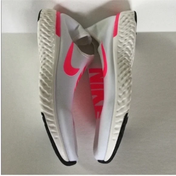 Nike Slip-on Sneakers 8.5 - Picture 5 of 8